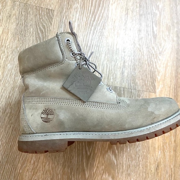 SOLD Grey timberland boots - Picture 4 of 6